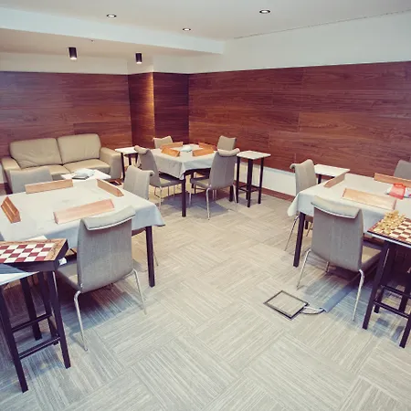 فندق فيسا للأعمال 4*